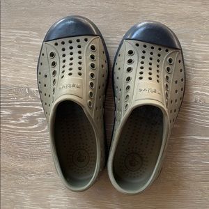 Army Green & Black Native Shoes - size 9